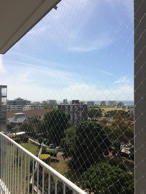 Balcony safety net installation